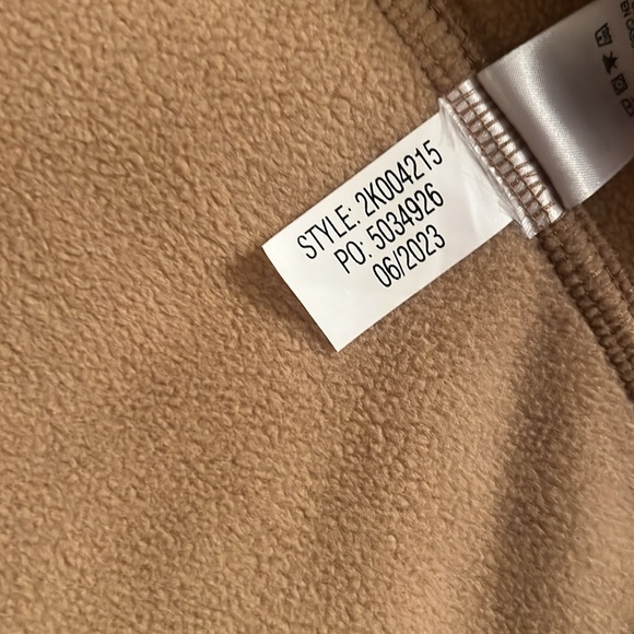 🆕Vineyard Vines- Supershep Faux Sherling Vest - Picture 5 of 8